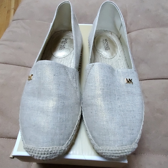 Shoes - Picture 2 of 6